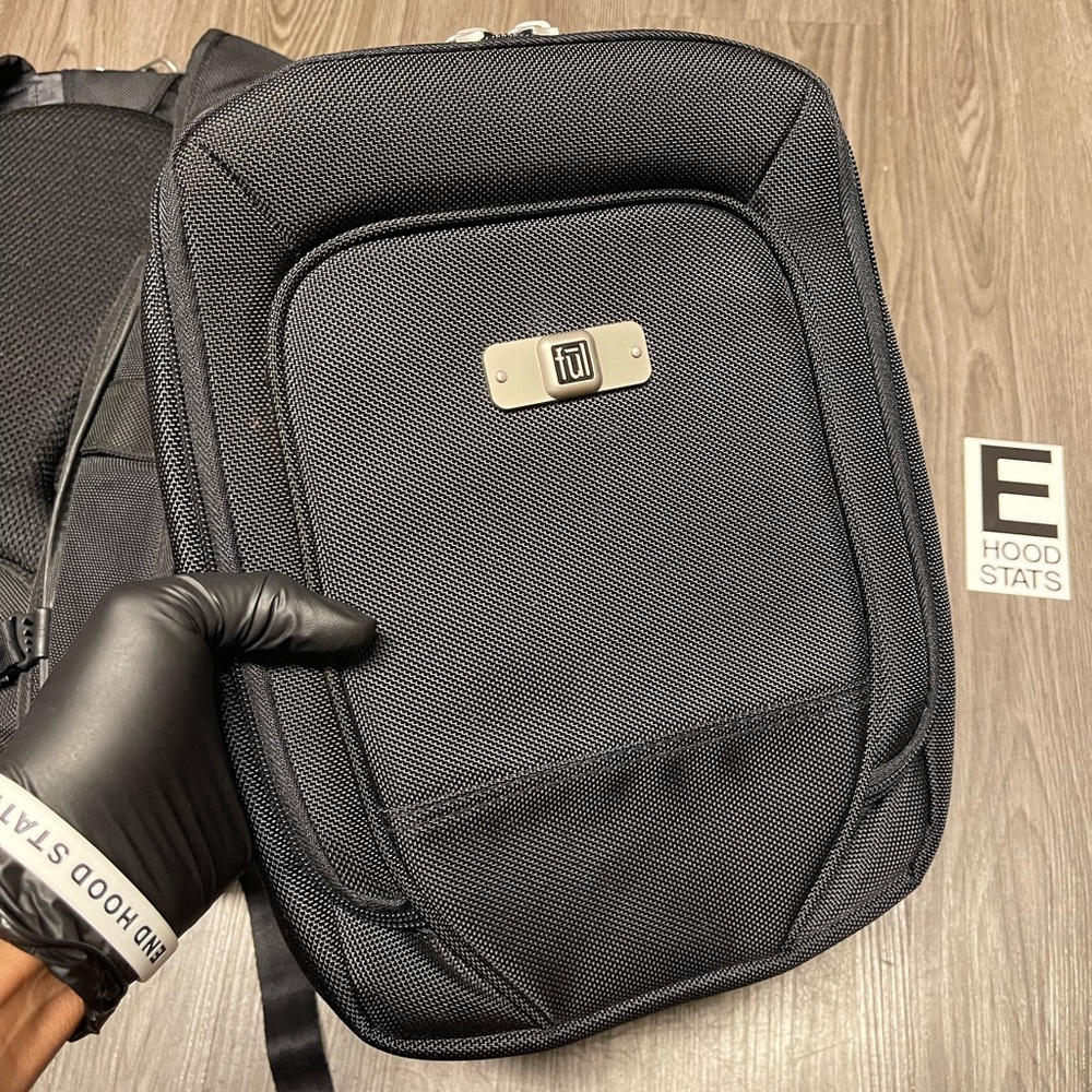 Ful 2 In 1 Black IPad & Labtop Backpack - Picture 3 of 13